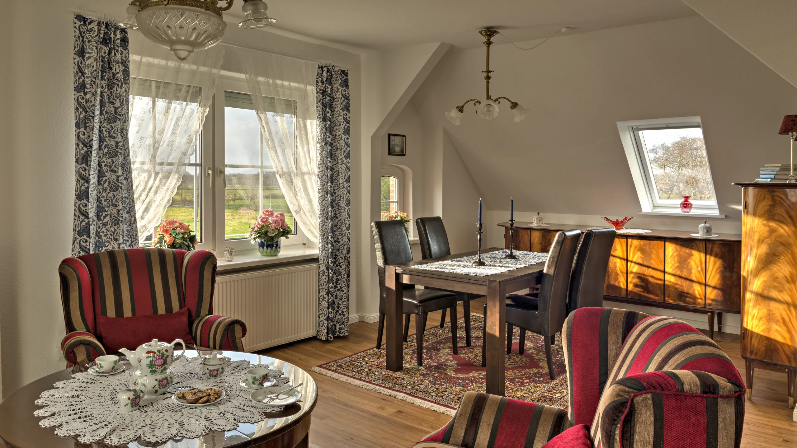Wohn- und Essbereich der Ferienwohnung