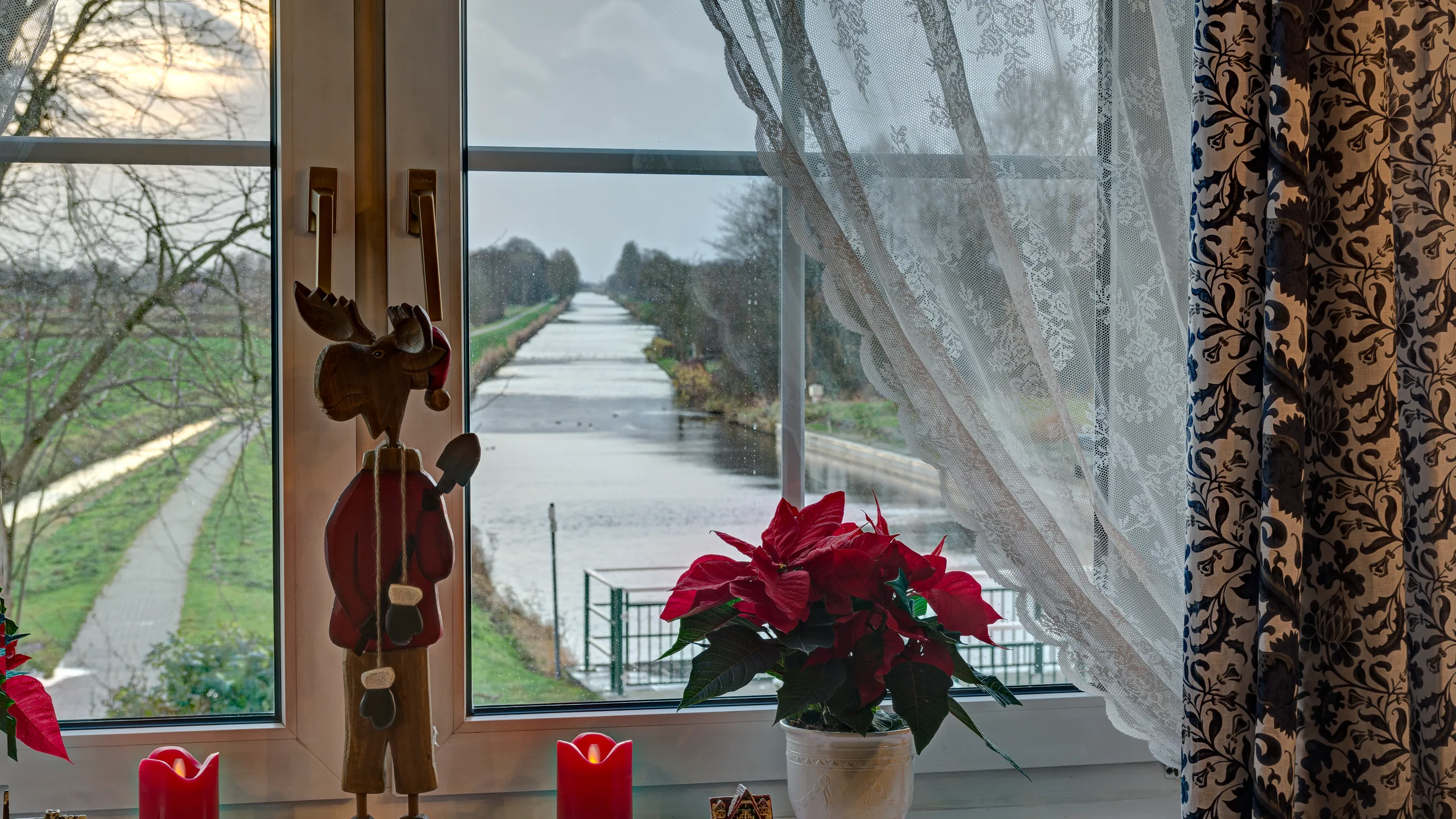 Blick aus der Ferienwohnung auf den Kanal